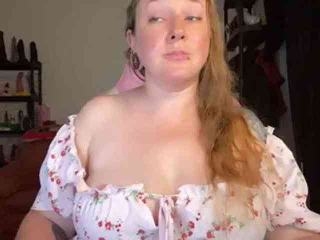 NylonQueen webcam