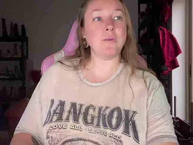 NylonQueen webcam
