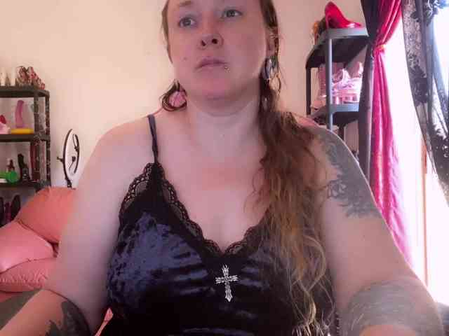 NylonQueen webcam