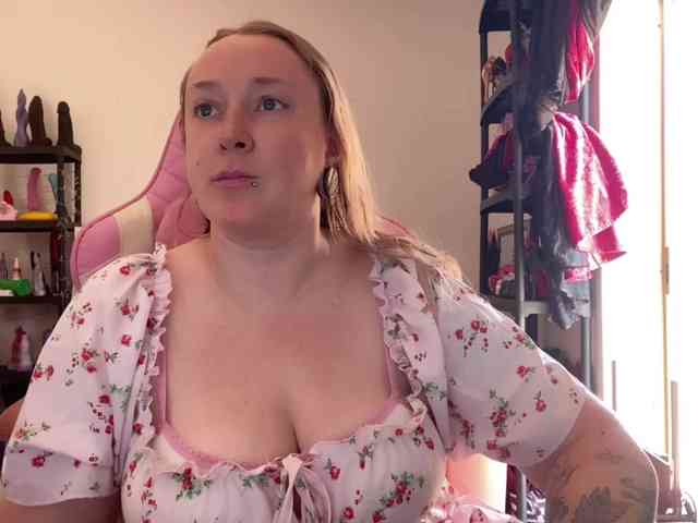 NylonQueen webcam