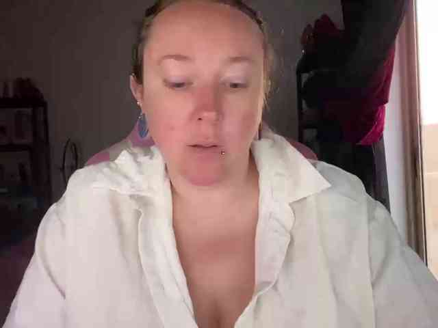 NylonQueen webcam
