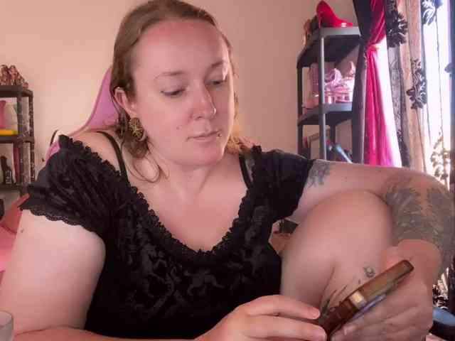 NylonQueen webcam