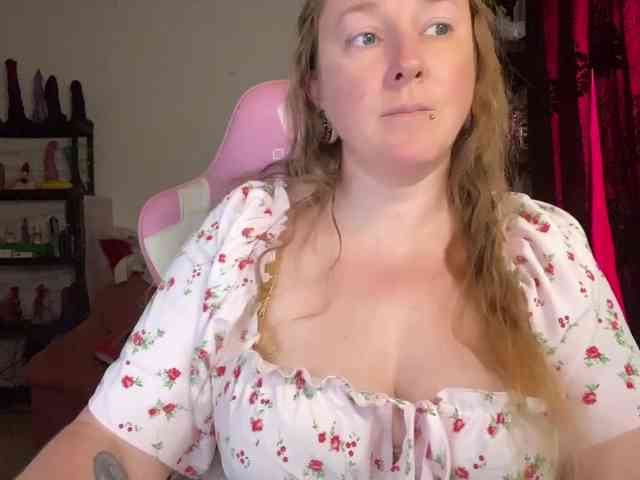 NylonQueen webcam