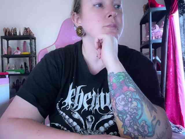 NylonQueen webcam