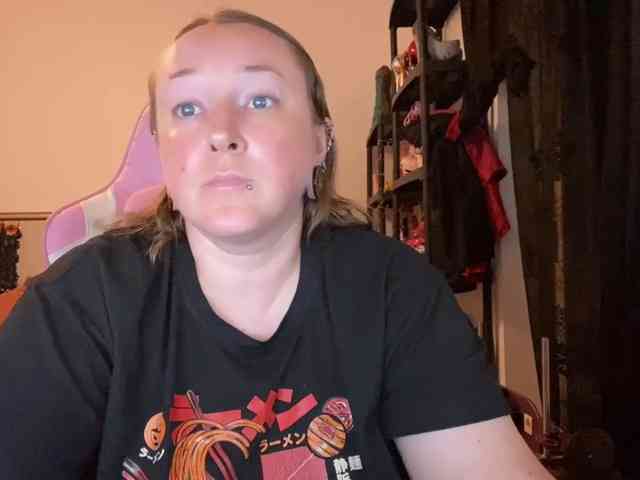 NylonQueen webcam