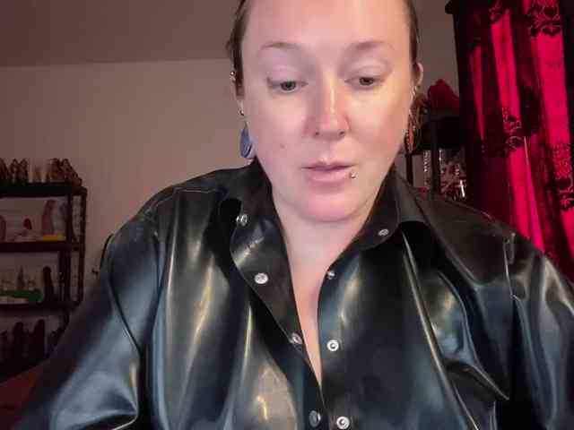 NylonQueen webcam