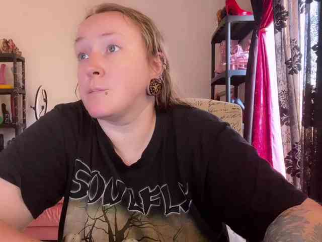 NylonQueen webcam