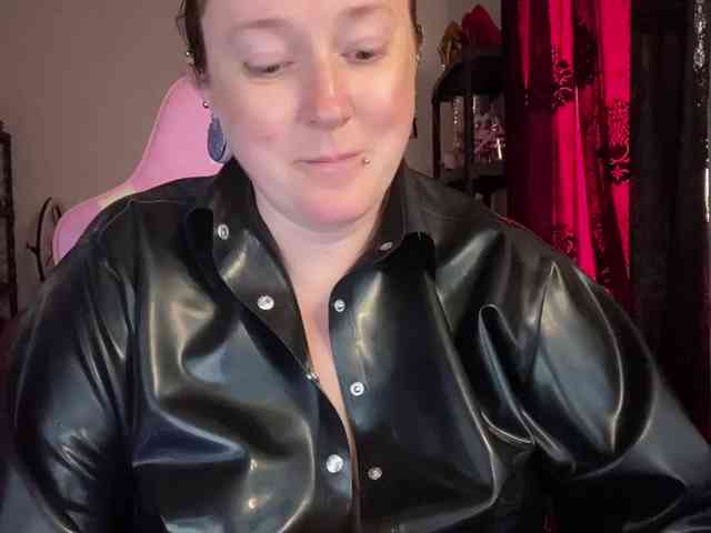NylonQueen webcam