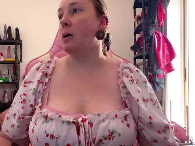 NylonQueen webcam