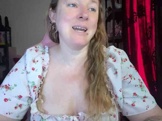 NylonQueen webcam