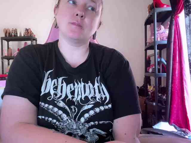 NylonQueen webcam