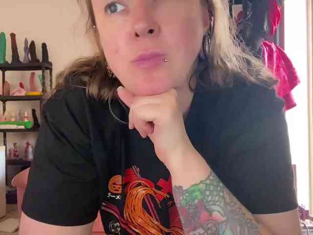 NylonQueen webcam