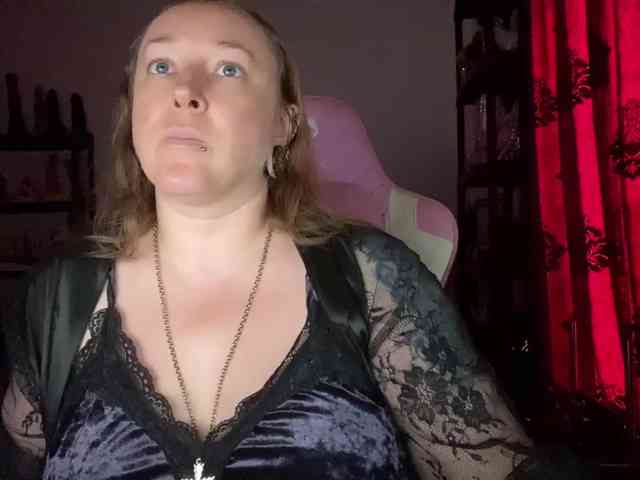 NylonQueen webcam