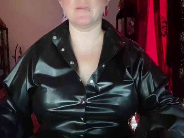 NylonQueen webcam