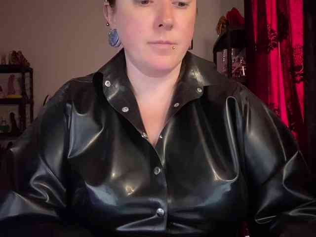NylonQueen webcam