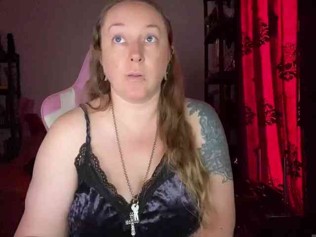 NylonQueen webcam