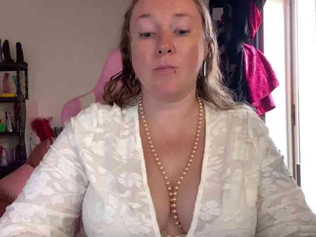 NylonQueen NylonQueen