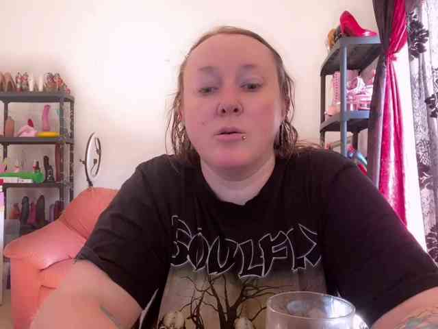 NylonQueen webcam