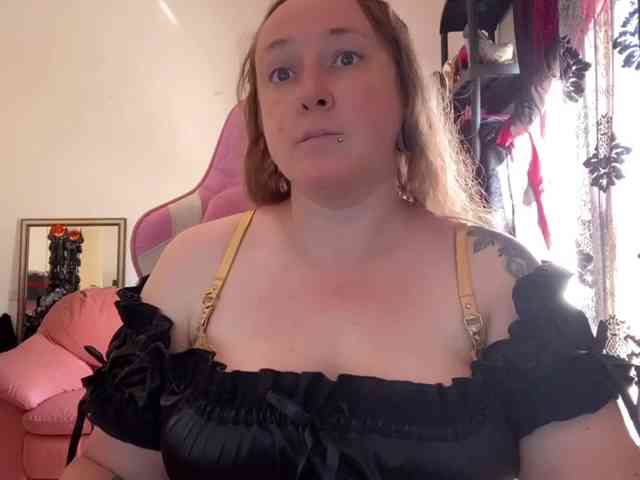 NylonQueen webcam