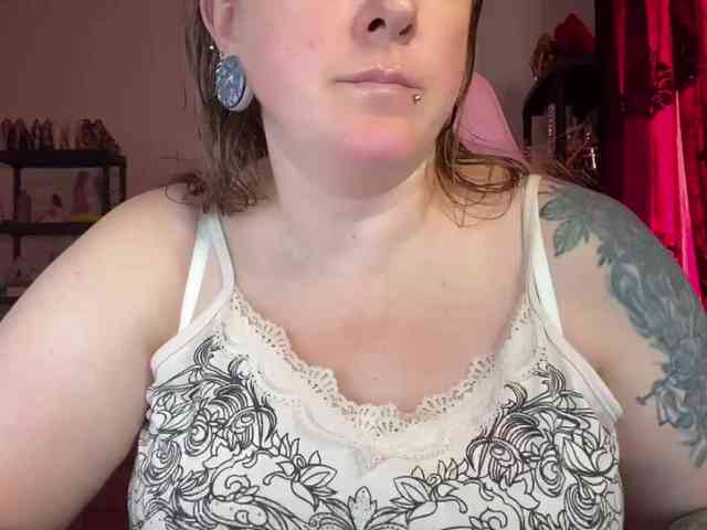 NylonQueen webcam