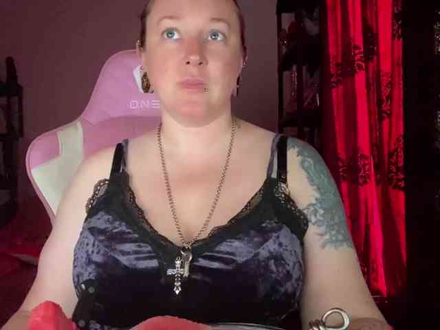 NylonQueen webcam