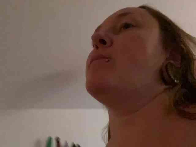 NylonQueen webcam