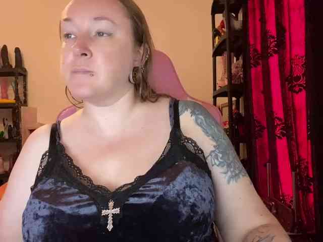 NylonQueen webcam
