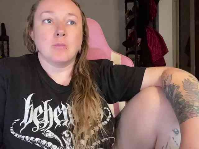 NylonQueen webcam