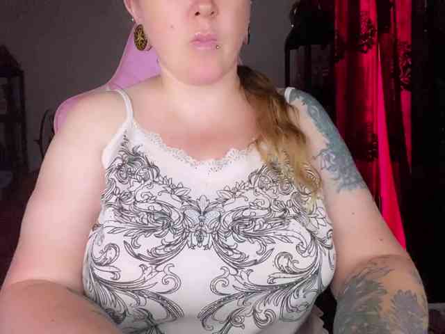 NylonQueen webcam