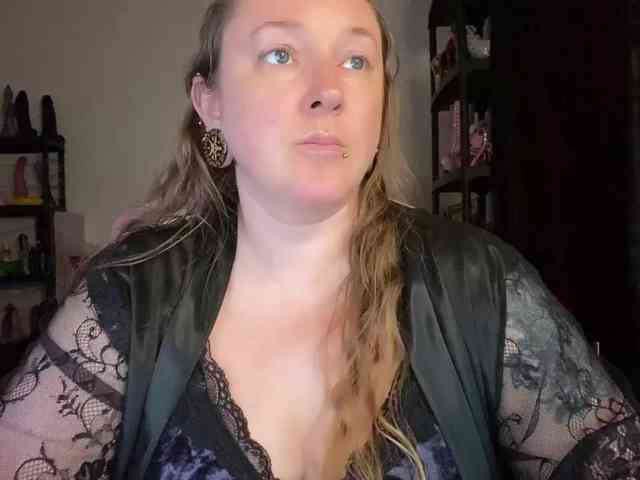 NylonQueen webcam