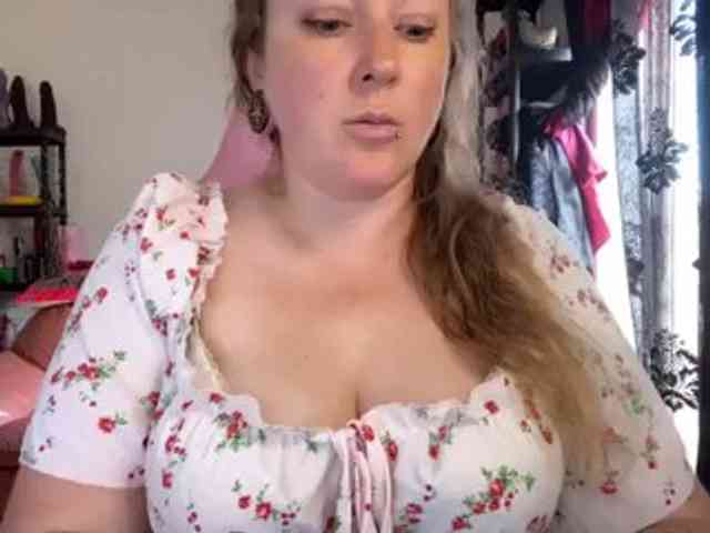 NylonQueen webcam