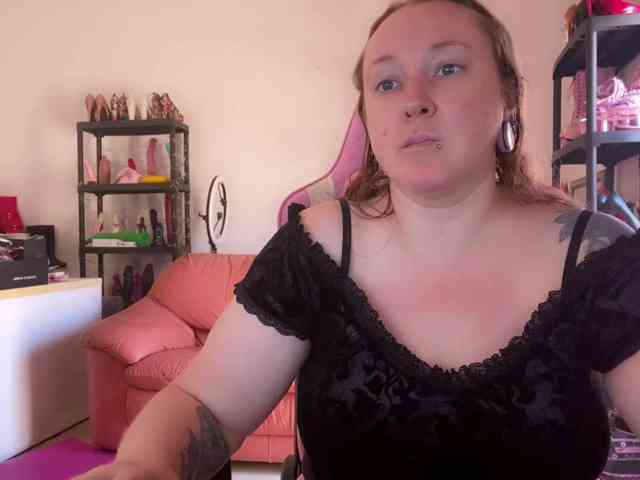 NylonQueen webcam