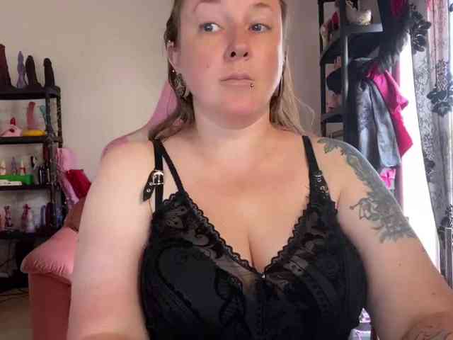 NylonQueen NylonQueen