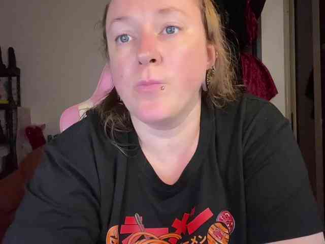 NylonQueen webcam