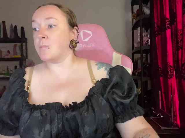 NylonQueen webcam