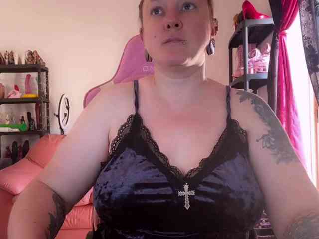 NylonQueen webcam