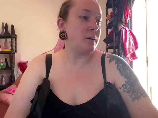 NylonQueen webcam