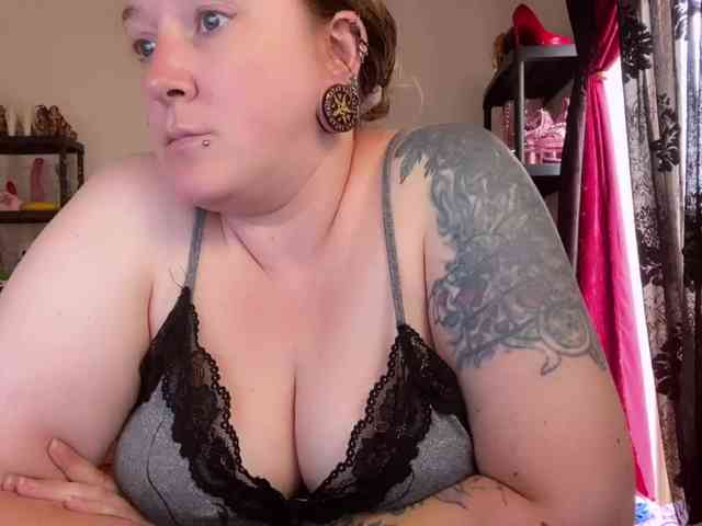 NylonQueen webcam