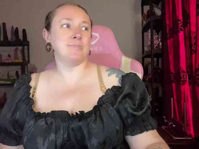NylonQueen webcam