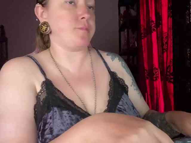 NylonQueen webcam