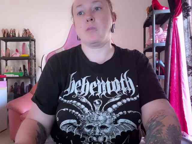 NylonQueen webcam