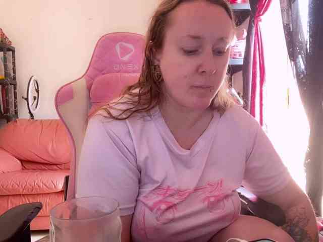 NylonQueen webcam