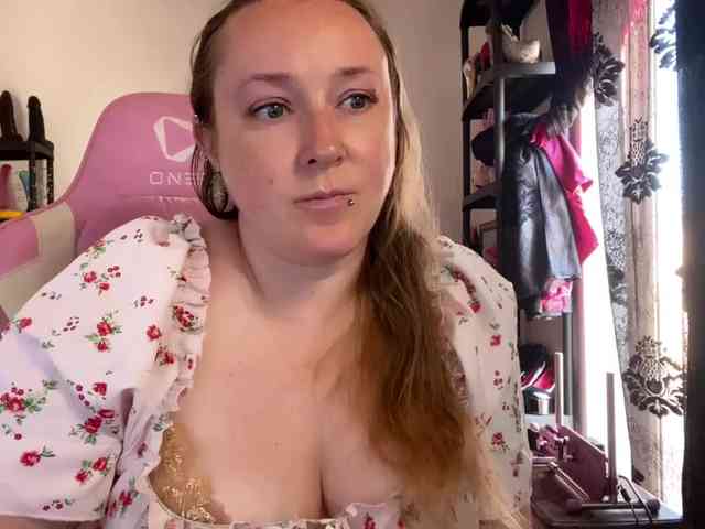 NylonQueen webcam