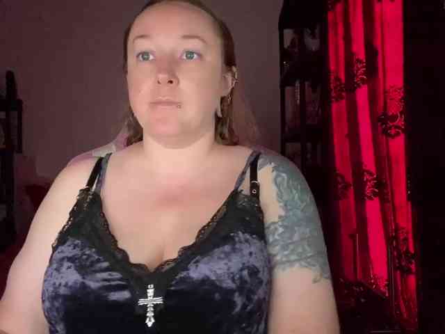 NylonQueen webcam