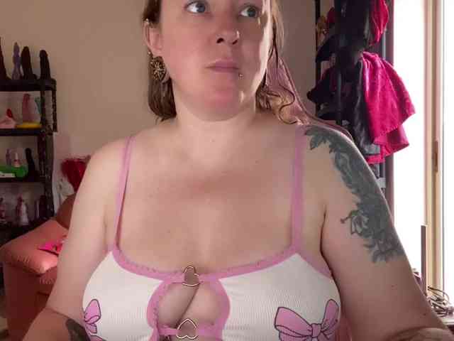NylonQueen webcam