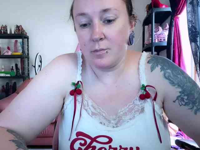 NylonQueen webcam