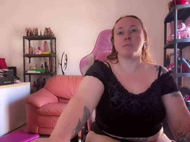 NylonQueen webcam