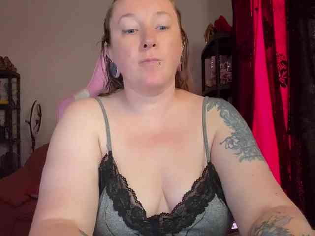 NylonQueen webcam
