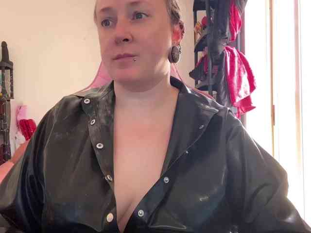 NylonQueen webcam