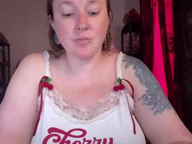 NylonQueen webcam